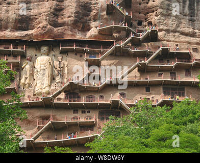 Ansicht des Maijishan Grotten in Tianshui Stadt im Nordwesten der chinesischen Provinz Gansu, 12. August 2015. Die Maijishan Grotten sind eine Reihe von 194 Höhlen Stockfoto