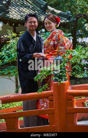 Japan, Honshu Island, Region Kansai, Kyoto, Kazariya-Aburi-Mochi Tea House, junges Paar Just married Stockfoto