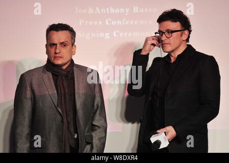 Amerikanische Regisseure Joe Russo, Links, und Anthony Russo, rechts, an der Pressekonferenz für Ihre strategische Zusammenarbeit mit United Entertainment Pa Stockfoto