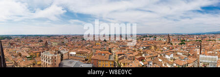 Panoramablick auf den Südwesten der Stadt Verona aus dem Lamberti Turm im Laufe des Tages Stockfoto
