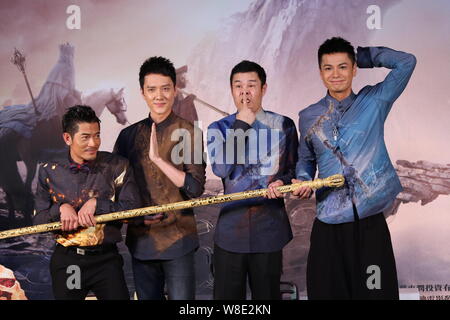 (Von links) Hong Kong Darsteller Aaron Kwok, chinesische Akteure Feng Shaofeng, Xiao Shenyang und Hong Kong Schauspieler ihn Recht darstellen, während einer Pressekonferenz für die Stockfoto