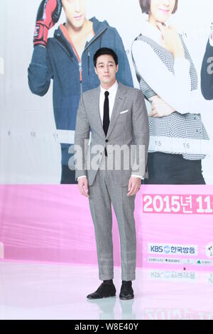 Koreanische Schauspieler so Ji-sub eine Pressekonferenz für seine neue TV-Drama "Oh meine Venus" in Seoul, Südkorea, 11. November 2015 besucht. Stockfoto