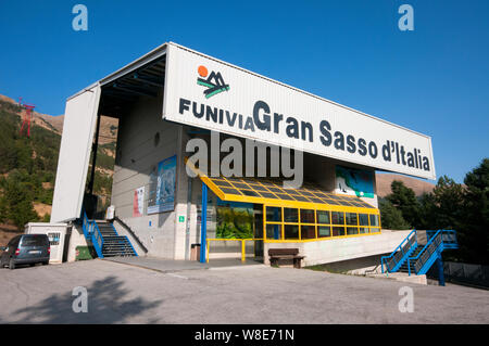 Seilbahn zum Campo Imperatore (MT2130) in Fonte Cerreto - assergi (MT1130), L'Aquila, Abruzzen, Italien Stockfoto