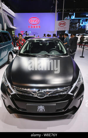 ---- Einen BYD Qin hybrid Auto wird während der 12. China (Guangzhou) Internationale Automobil Ausstellung, da die Automatische Guangzhou 2014 bekannte angezeigt, in Guan Stockfoto