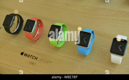 ---- Apple Watch smart Uhren sind auf dem Display im Apple Store in Hangzhou City, East China Zhejiang provinz, 24. April 2015. Apple Watch Stockfoto