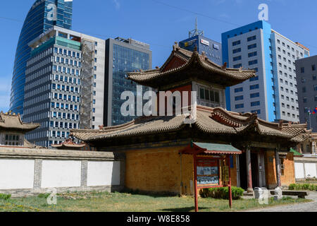 Altes und Neues in Ulaanbaatar, Mongolei. Stockfoto