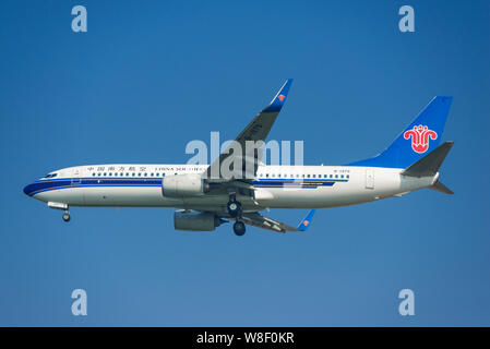 --FILE - eine Boeing 737-800 Jet von China Southern Airlines bereitet Baoan International Airport in Shenzhen City, South China Guangdong provinc Stockfoto