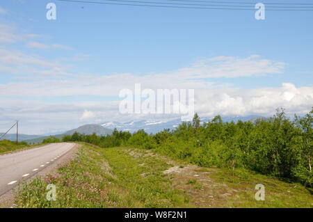 Auf der Fahrt von Schnweden / Pfalz beeindruckende Landschaften der norwegischen Grenze. Stockfoto