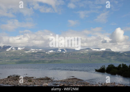 Auf der Fahrt von Schnweden / Pfalz beeindruckende Landschaften der norwegischen Grenze. Stockfoto