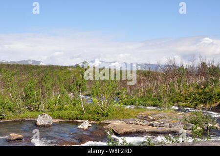 Auf der Fahrt von Schnweden / Pfalz beeindruckende Landschaften der norwegischen Grenze. Stockfoto