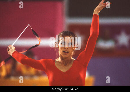 Regina WEBER, Deutschland, Deutschland, Deutschland, Rhythmische Gymnastik, Aktion mit der Band, 3.Platz, Gewinner der Bronzemedaille, Spiele des XXIII. Olympischen Sommerspiele 1984 in Los Angeles, USA vom 28.07. bis 12.08.1984. Regina Weber-Sane ist die Mutter der footballer Leroy Sane, Â | Verwendung weltweit Stockfoto