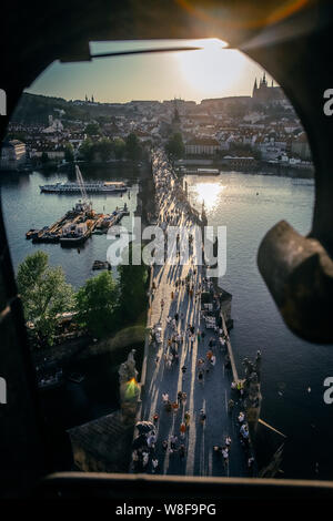 Prag, Tschechische Republik - 24 Juli, 2019: Blick auf Karlsbrücke Altstädter Brückenturm Stockfoto