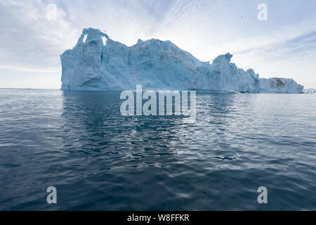 Natur und Landschaften von Grönland oder der Antarktis. Reisen auf dem Schiff unter Ices. Studium der ein Phänomen der globalen Erwärmung Ices und Eisberge. Stockfoto