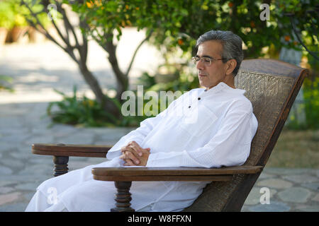 Senior woman liegen in einem Stuhl ein Nickerchen Stockfoto