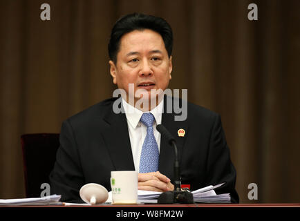 ------ Li Xiaopeng, Gouverneur der Provinz Shanxi, der Sohn des ehemaligen Premiers Li Peng, besucht eine Diskussion im Plenum der zweiten Tagung des 12. Na Stockfoto