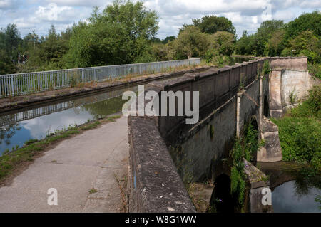 Fluss Avon Aquädukt auf dem Grand Union Canal, Warwick, Warwickshire, England, Großbritannien Stockfoto