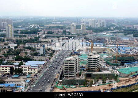 ---- Stadtbild von Tongzhou Distrikt in Peking, China, 12. Mai 2015. Beijing plant die Stadtverwaltung vom Stadtzentrum in einem zu bewegen Stockfoto