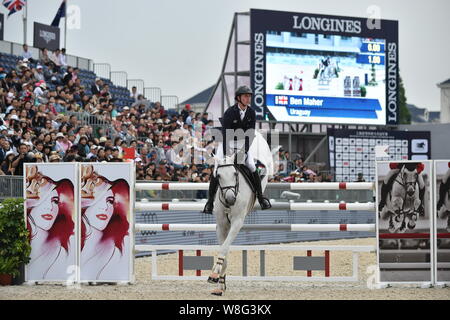 British equestrian Reiter Ben Maher konkurriert in der Gegen die Uhr mit Jump-Off während der Shanghai Grand Prix der 2015 Longines globalen Champion Stockfoto