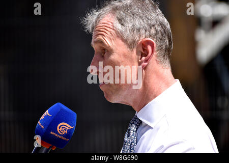 Nigel Evans MP (Con: Ribble Valley) von AlmayadeenTV auf College Green interviewt, Westminster Juli 2019 Stockfoto