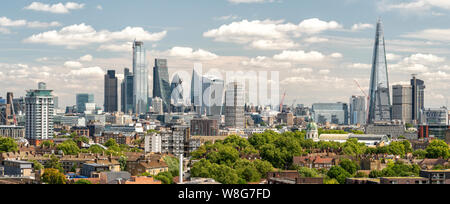 August 2019, London Skyline vom Südwesten der Themse, London, England, Vereinigtes Königreich, Europa. Stockfoto