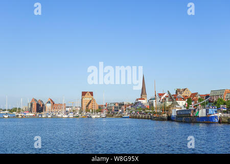 Stadt Hafen der Stadt Rostock, Deutschland Stockfoto