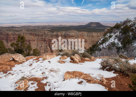 Den spektakulären Grand Canyon im Winter nach dem Schnee ist gefallen Stockfoto