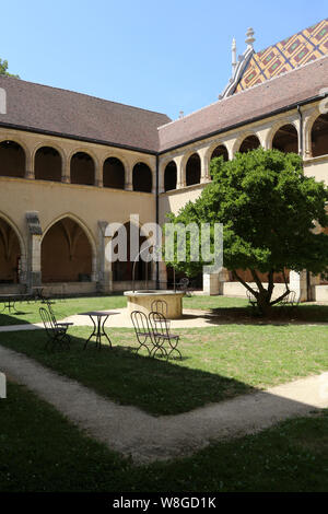 Premier cloître, dit Les Hôtes. Monastère royal de Brou. Bourg-en-Bresse. / Erste Kreuzgang, sagt Gastgeber. Das königliche Kloster von Brou. Bourg-en-Bresse. Stockfoto