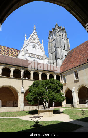 Premier cloître, dit Les Hôtes. Monastère royal de Brou. Bourg-en-Bresse. / Erste Kreuzgang, sagt Gastgeber. Das königliche Kloster von Brou. Bourg-en-Bresse. Stockfoto