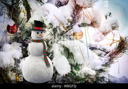 Schöne Weihnachtskarte im traditionellen Stil mit ein Bild von einem Schneemann. Stockfoto