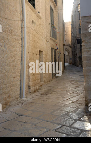 Altstadt von Vlissingen. Apulien. Blick auf die Altstadt von Giovinazzo, einer charmanten Stadt in der Provinz von Bari Stockfoto