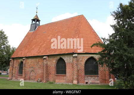 Blick in die Gertrudenkapelle im Zentrum der Hansestadt Uelzen in der Lüneburger Heide in Norddeutschland Stockfoto