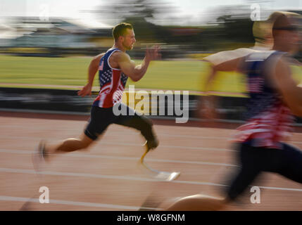 Leichtathletik Finale: 2016 Invictus Games - Amputee läuft die 100 Meter lange Strecke Finale Stockfoto