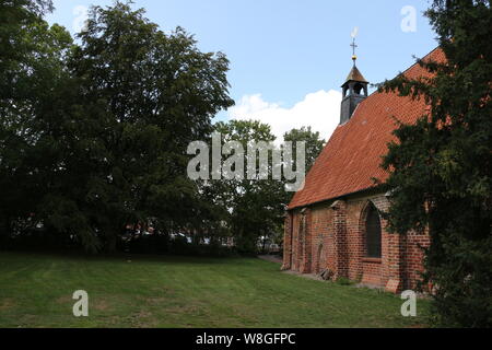 Blick in die Gertrudenkapelle im Zentrum der Hansestadt Uelzen in der Lüneburger Heide in Norddeutschland Stockfoto