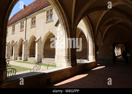 Premier cloître, dit Les Hôtes. Monastère royal de Brou. Bourg-en-Bresse. / Erste Kreuzgang, sagt Gastgeber. Das königliche Kloster von Brou. Bourg-en-Bresse. Stockfoto