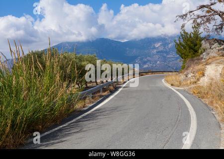 Bild der Straße in den Bergen. Kreta, Griechenland Stockfoto