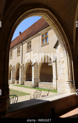 Premier cloître, dit Les Hôtes. Monastère royal de Brou. Bourg-en-Bresse. / Erste Kreuzgang, sagt Gastgeber. Das königliche Kloster von Brou. Bourg-en-Bresse. Stockfoto