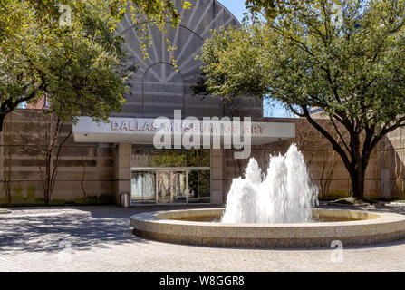 DALLAS, Texas-March 16, 2019: Blick auf das Dallas Museum der kunst (DMA), in der Perle Arts District in Dallas, Texas. Stockfoto