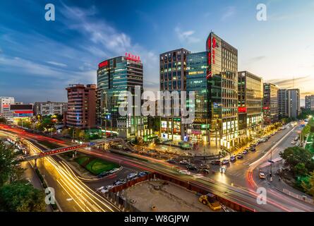 Nachtansicht von Zhongguancun Science Park, wie China's Silicon Valley, in Haidian District, Beijing, China, 27. August 2014 bekannt. Stockfoto