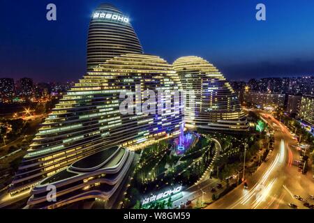 Nachtansicht der Wangjing Soho von Soho China in Peking, China, 12. Mai 2014 entwickelt. Stockfoto
