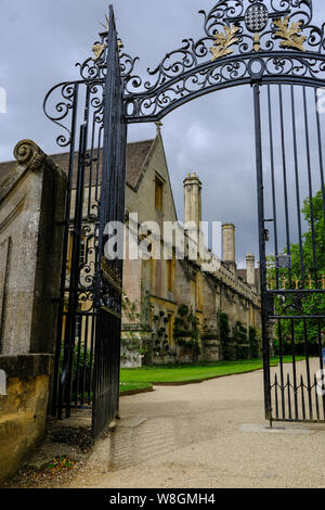 Die Tore durch Magdalen College von Addison's Walk in Oxford. Stockfoto