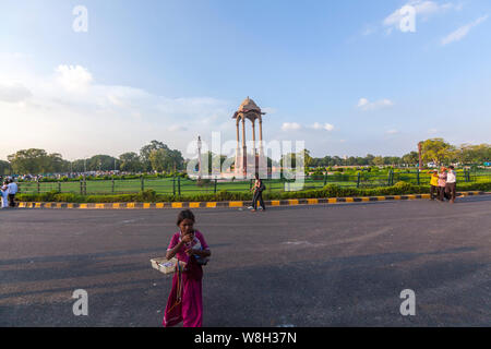 Mädchen Anbieter in Indien, Tor, Neu Delhi, Indien Stockfoto