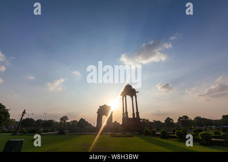 Sonnenuntergang zwischen Haube und India Gate, Neu Delhi, Indien Stockfoto