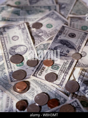 Dollar und Münzen Stockfoto