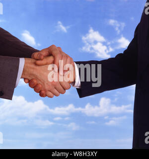 Geschäftsleute, die Hände schütteln Stockfoto