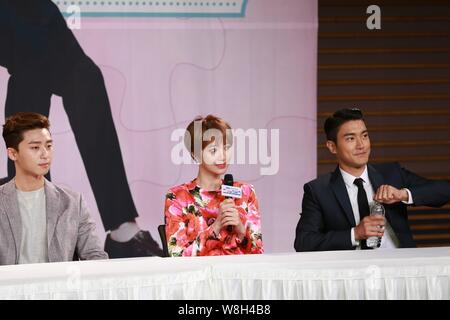 (Von links) Koreanische Schauspieler Park Seo-joon, Schauspielerin gehen Joon-hee, Sänger und Schauspieler Choi Si-won nehmen an einer Pressekonferenz für Ihre neue TV-Drama er Stockfoto