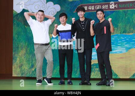 (Von links) Koreanische MC und Komiker Kang-ho-dong, Schauspieler Lee Soo-geun, Sänger, Schauspieler und MC Lee Seung-gi, Sänger und host Eun Ji-won eine Teilnahme an p Stockfoto