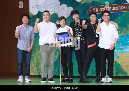 (Von zweiter von links nach rechts) zweite Koreanische MC und Komiker Kang-ho-dong, Schauspieler Lee Soo-geun, Sänger, Schauspieler und MC Lee Seung-gi, Sänger und hos Stockfoto