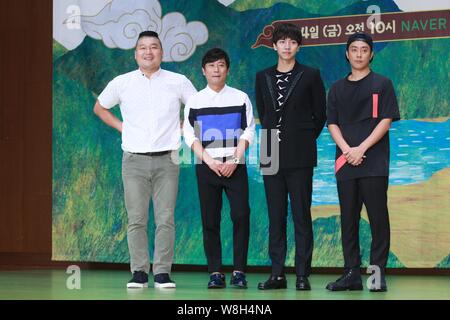 (Von links) Koreanische MC und Komiker Kang-ho-dong, Schauspieler Lee Soo-geun, Sänger, Schauspieler und MC Lee Seung-gi, Sänger und host Eun Ji-won eine Teilnahme an p Stockfoto