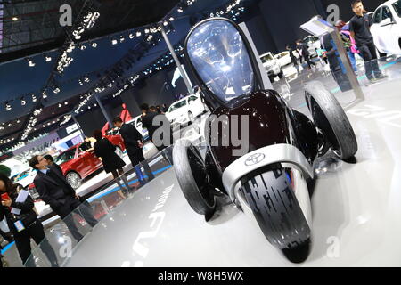 Ein Toyota FV2 Concept Car wird auf dem Display während der 16. Internationalen Automobil- Ausstellung in Shanghai, die auch als Auto Shanghai 2015, in Sha bekannt Stockfoto