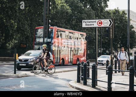 London, Großbritannien - 16 Juli, 2019: Beschilderung Richtung Ultra Low Emission Zone (ULEZ) in Pimlico, London. ULEZ wurde im Jahr 2019 eingeführt, damit ich Stockfoto